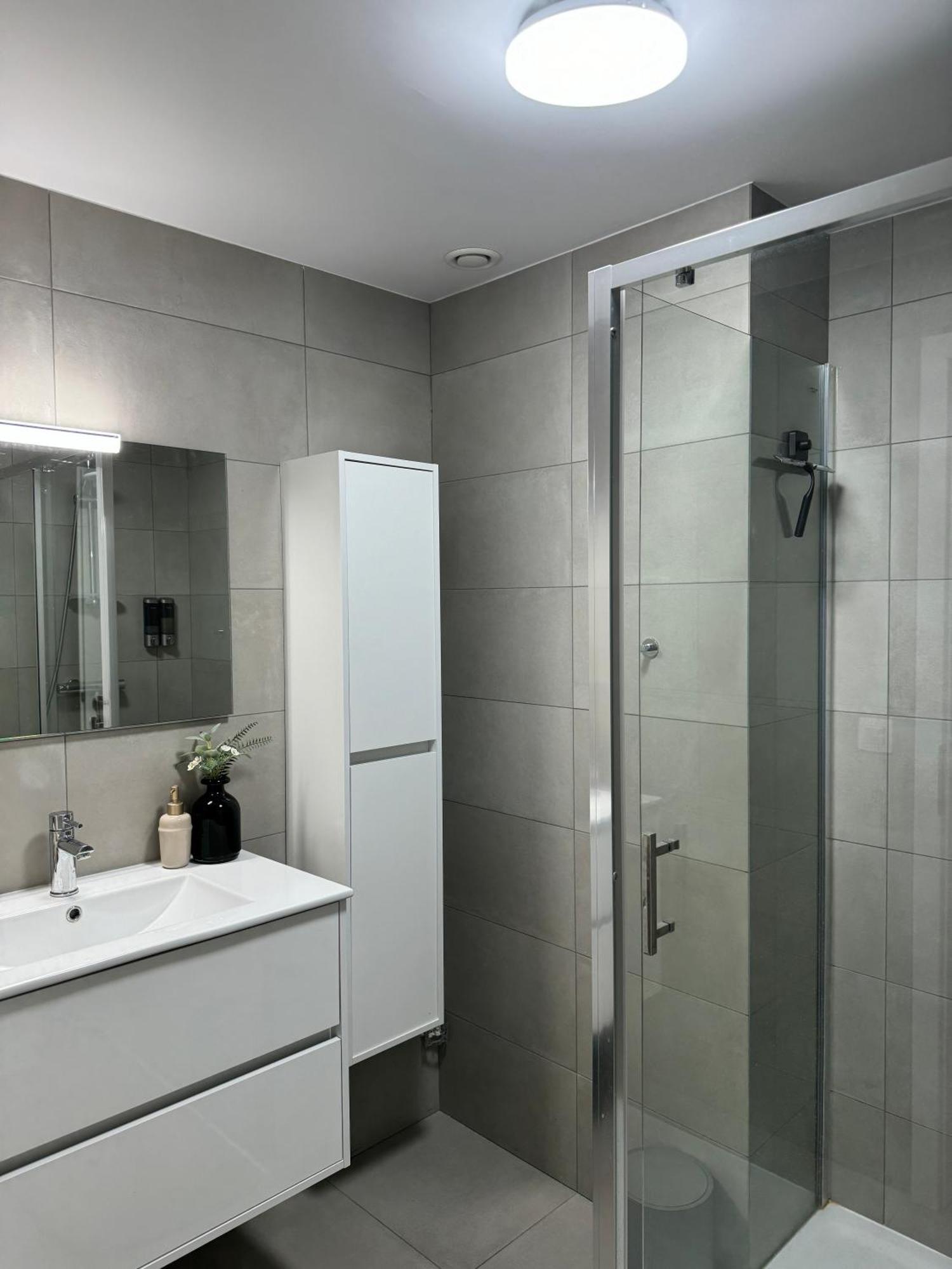 شقة Liege Luxe & Jacuzzi Sous Les Etoiles سانت نيكولاس المظهر الخارجي الصورة